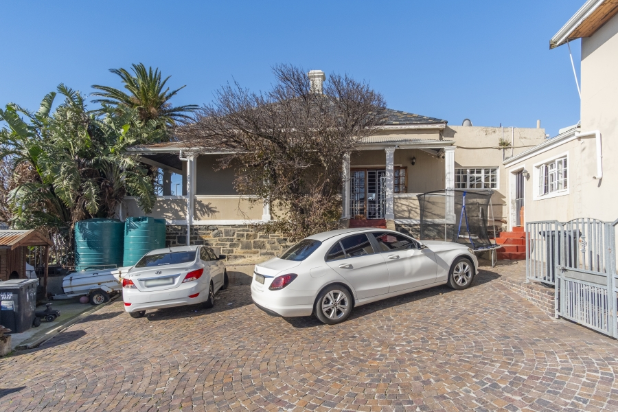 8 Bedroom Property for Sale in Walmer Estate Western Cape